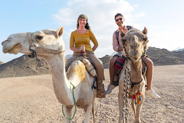 Vacation-Travel-Service-Camel-Riding-in-Desert02-2.jpg