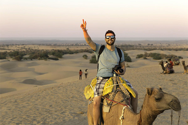 Vacation-Travel-Service-Camel-Riding-in-Desert04-2.jpg